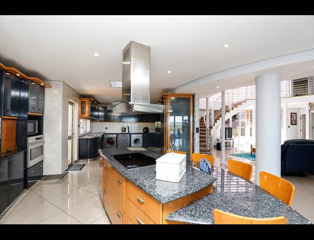 5 BEDROOM HOUSE FOR SALE IN UMHLANGA CENTRAL